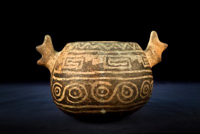 Ceramica globulare con decorazione zoomorfa / Arte precolombiana (terracotta) da Precolombian Precolombian