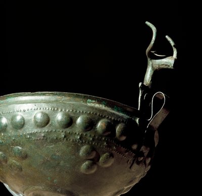 Civiltà etrusca: coppa in bronzo dalla necropoli di Tolfa, Lazio. X secolo a.C. Roma, Museo Nazionale Preistorico Etnografico Luigi Pigorini da Prehistoric Prehistoric