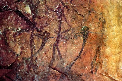 Figure umane con archi, Cueva del Civil, Tirig, Barranc de la Valltorta, Valencia, Spagna (dipinto) da Prehistoric Prehistoric