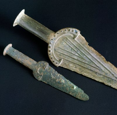 Preistoria, civiltà etrusca: pugnale in bronzo dalla necropoli di San Giovenale, Lazio. Età del bronzo da Prehistoric Prehistoric