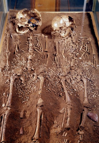 Preistoria: scheletri di due bambini da Prehistoric Prehistoric