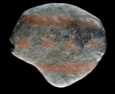 Preistoria: ciottolo dipinto del periodo aziliano. 9000 a.C. Saint-Germain-en-Laye, Museo Nazionale di Archeologia da Prehistoric Prehistoric