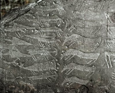 Preistoria, arte rupestre: roccia tombale con rappresentazioni di pugnali, buoi da Prehistoric Prehistoric