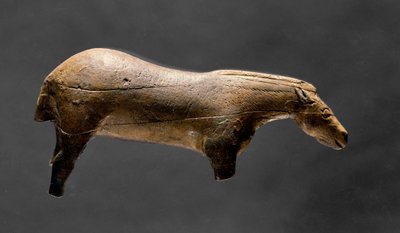 Il cavallo di Lourdes. Figurina in avorio dalla Grotta di Espelugue. Paleolitico superiore da Prehistoric Prehistoric