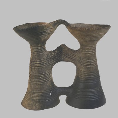Vaso a forma di binocolo da Prehistoric Russian Culture