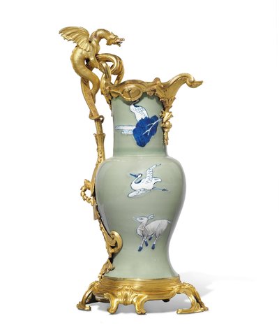 Una coppia di brocche Luigi XV, porcellana 1662-1722, montature c.1745-49 da Qing Dynasty   Kangxi Period Chinese School