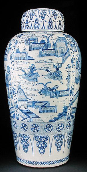 Uno di un paio di vasi da soldato blu e bianco da Qing Dynasty Chinese School