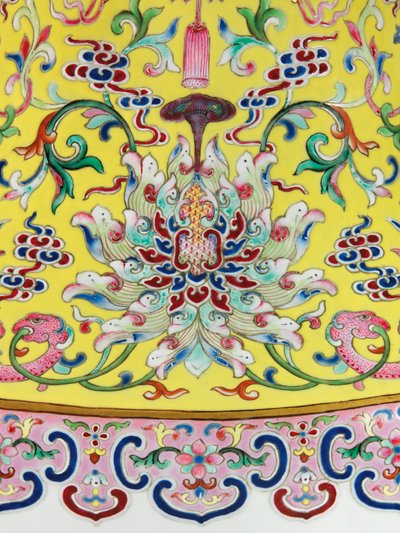 (dettaglio) da una coppia di vasi imperiali Famille Rose da Qing Dynasty   Jiaqing Period Chinese School