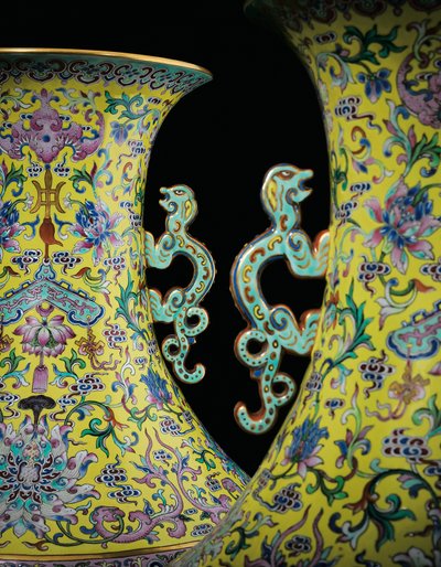 Dettaglio di un paio di vasi Imperiali Famiglia Rosa da Qing Dynasty   Jiaqing Period Chinese School