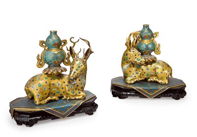 Una coppia di cervi sdraiati da Qing Dynasty   Qianlong Period Chinese School