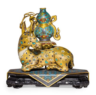 Un paio di cervi sdraiati da Qing Dynasty   Qianlong Period Chinese School