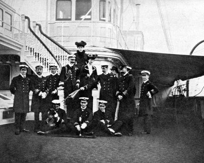 Ritratto di gruppo a bordo dello yacht reale Victoria e Albert, Copenaghen, 1908 da Queen Alexandra