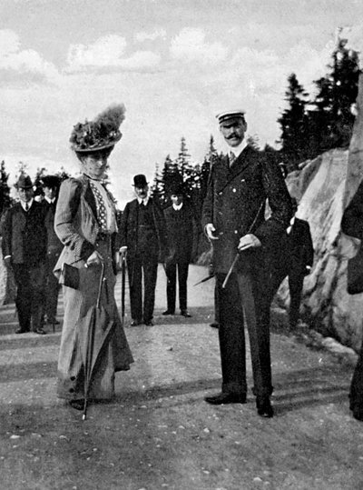 Re Haakon VII di Norvegia 1872-1957 con sua moglie la Regina Maud 869-1938, 1908 da Queen Alexandra