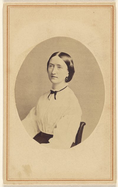 [Donna non identificata, seduta] da R. A. Lord