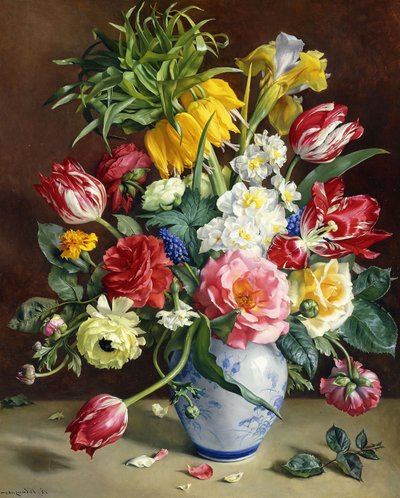 Tulipani, rose, narcisi e altri fiori in un vaso blu e bianco da R. Klausner