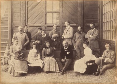 Shimla, 17 maggio 1887: gruppo vicereale. Lord William Beresford, segretario militare, capitano Leonard Gordon A.D.C., Mademoiselle Clerc, l