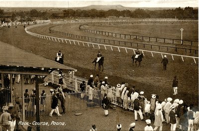 Il Campo di Corsa, Poona, c.1900-30 da Raphael Tuck and Sons