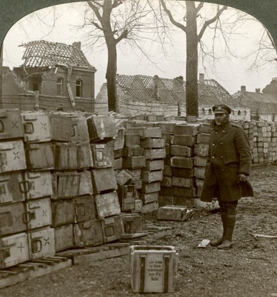 Munizioni tedesche abbandonate vicino a Cambrai, Prima Guerra Mondiale, 1914-1918 da Realistic Travels Publishers