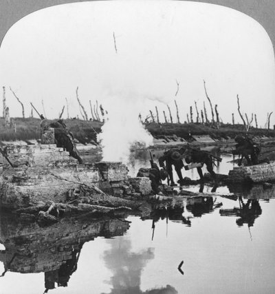 Truppe britanniche sul canale Yser, Fiandre, Belgio, Prima Guerra Mondiale da Realistic Travels Publishers