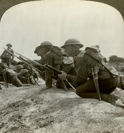 Fanteria canadese assalta una posizione tedesca, Prima Guerra Mondiale, 1914-1918 da Realistic Travels Publishers