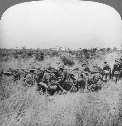 In contatto con la colonna di Von Vorbeck, Africa Orientale, Prima Guerra Mondiale, c1914-c1918 da Realistic Travels Publishers