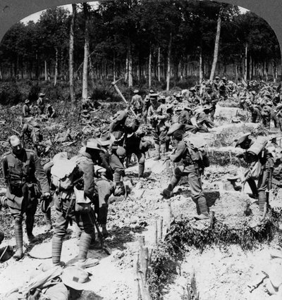 Soldati che scavano trincee, Prima Guerra Mondiale da Realistic Travels Publishers