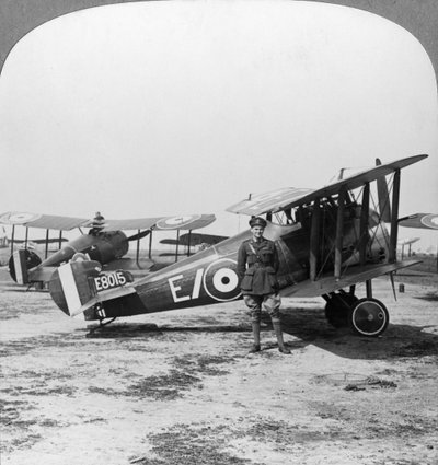 Aereo Sopwith Camel pronto per una pattuglia sulle linee tedesche, Prima Guerra Mondiale da Realistic Travels Publishers
