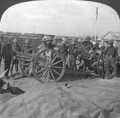 Bottino di guerra, armi e provviste catturate dai turchi, Palestina, Prima Guerra Mondiale, c1914-c1918 da Realistic Travels Publishers