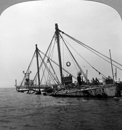 Nave da guerra affondata HMS Vindictive, Ostenda, Belgio, Prima Guerra Mondiale, 1918 da Realistic Travels Publishers
