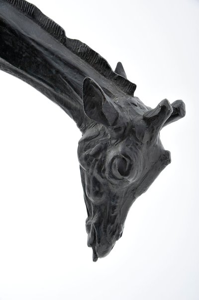 Grande giraffa con testa abbassata, modellata 1909-10, fusa prima del 1913 da Rembrandt Bugatti