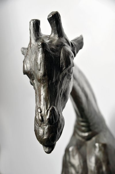 Grande giraffa con testa abbassata, modellata 1909-10, fusa prima del 1913 da Rembrandt Bugatti