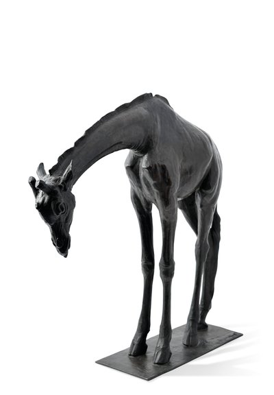Grande giraffa con testa abbassata, modellata 1909-10, fusa prima del 1913 da Rembrandt Bugatti