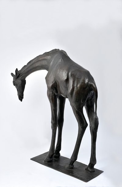 Grande giraffa con testa abbassata, modellata 1909-10, fusa prima del 1913 da Rembrandt Bugatti