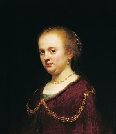Giovane donna con catena d