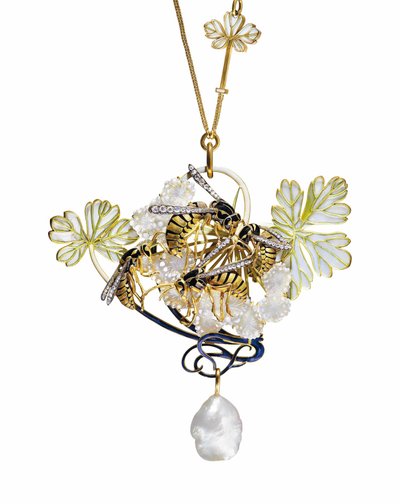 Un pendente collana Art Nouveau con smalto, diamanti e perle da Rene Jules Lalique