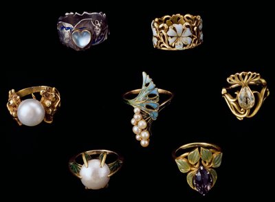 Anelli in oro, argento e rame con smalto, opale, perle, ametiste e diamanti brillanti da Rene Jules Lalique