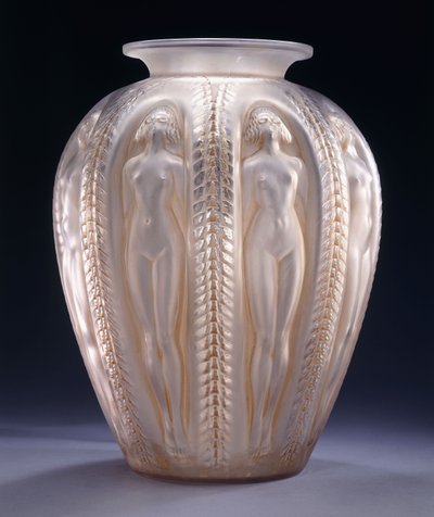 Luxembourg, un monumentale vaso di vetro modellato da Rene Jules Lalique