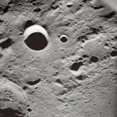 Lunghe ombre sulla superficie lunare da John Pardon