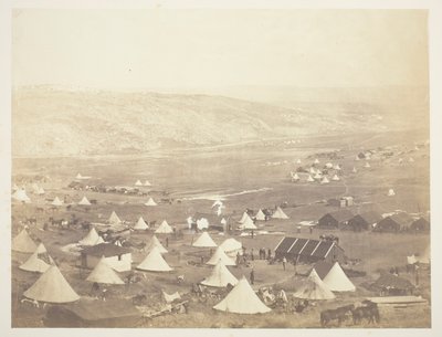 Campo di cavalleria, guardando verso Kadikoi da Roger Fenton