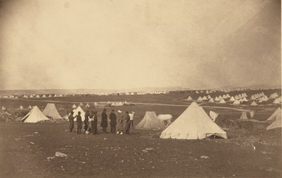 Il quartiere del generale Bosquets con lo sguardo rivolto alla fattoria Mackenzie. da Roger Fenton