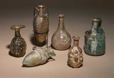 Gruppo di delicati flaconi cosmetici romani soffiati e stampati, I secolo d.C. da Roman