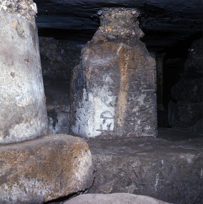Antica Roma, periodo arcaico: tempio costruito sotto il lapis niger nel foro romano e recante una delle più antiche iscrizioni in latino. VI secolo a.C. Italia da Roman