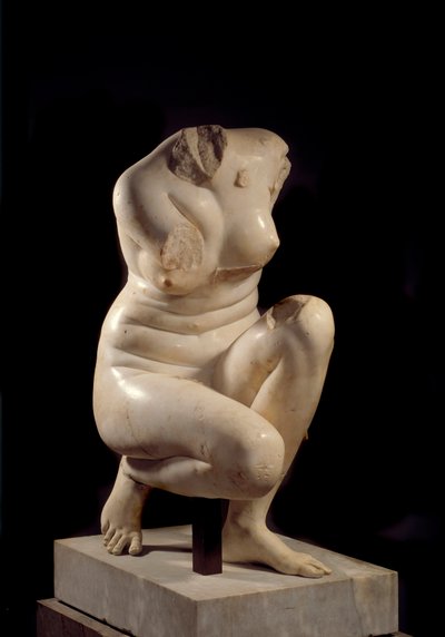 Afrodite accovacciata. Scultura in marmo del II secolo d.C. da Roman