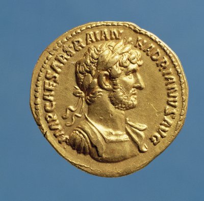 Aureo (dritto) di Adriano (117-138 d.C.) drappeggiato, corazzato, con una corona d