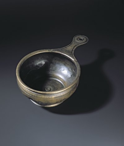 Patera di bronzo ornata sul rigonfiamento, base e manico, da Whitehill, Westruther da Roman