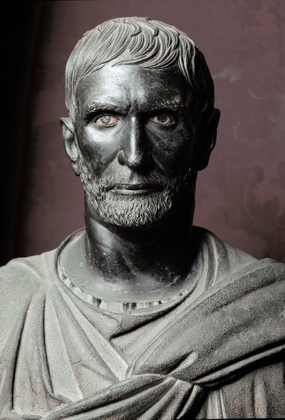 Busto di Bruto (Bruto Capitolino) - Scultura in bronzo, 300 a.C., Dim. 79 cm - Roma, Musei Capitolini, Palazzo dei Conservatori, Sala dei Trionfi - Busto di Lucio Giunio Bruto, noto come Bruto Capitolino - Scultura in bronzo da Roman