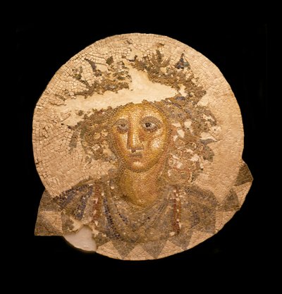 Parte centrale di un mosaico con la rappresentazione di Bacco. Antichità romana trovata a Puerto Real, vicino a Cadice (Spagna), II secolo a.C. Museo di Cadice (Spagna). da Roman