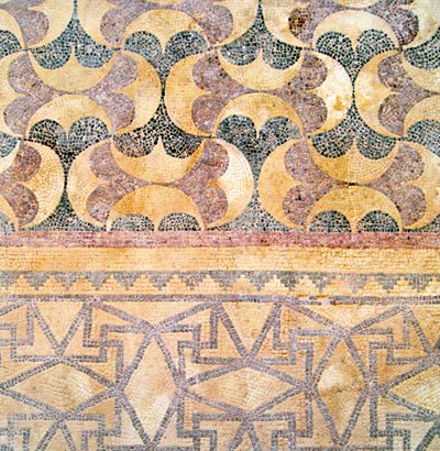 Dettaglio di piastrelle geometriche da Roman