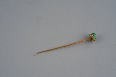 Fermaglio (oro e smeraldo) da Roman
