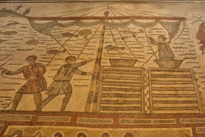 Sala della Grande Caccia, scena di caccia a mosaico sul pavimento, Villa Romana del Casale, Piazza Armerina, Sicilia, Italia da Roman